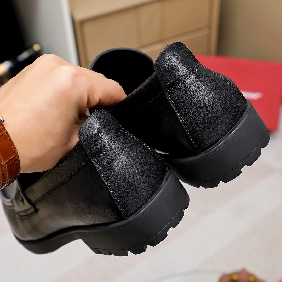 Men's shoes 💰440 🔥 Ferragamo's new men's casual slip-on shoes 🇨🇳 Official website original 1:1 mold, original quality 💯 fine workmanship, high-end luxury ☘ The upper is made of imported Italian first-layer cowhide 🌴 Luxurious water dyeing 🐂 Leather lining 🍓 Rubber wear-resistant and non-slip outsole, breathable and comfortable to wear 🍍 The first choice for high-grade men, black is optional! Code number 38-45……
